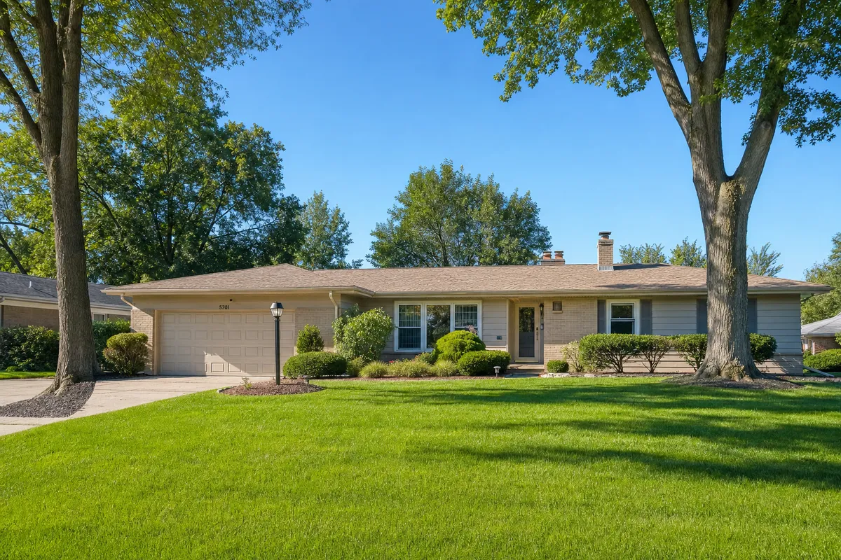 Fort Wayne IN homes — 1940s bungalow in Allen County residential neighborhood