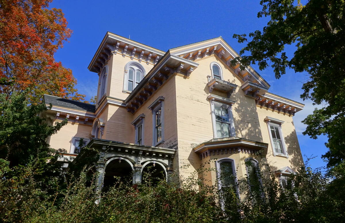 Manchester NH historic mill district and residential homes — Sell Your House Fast for Cash